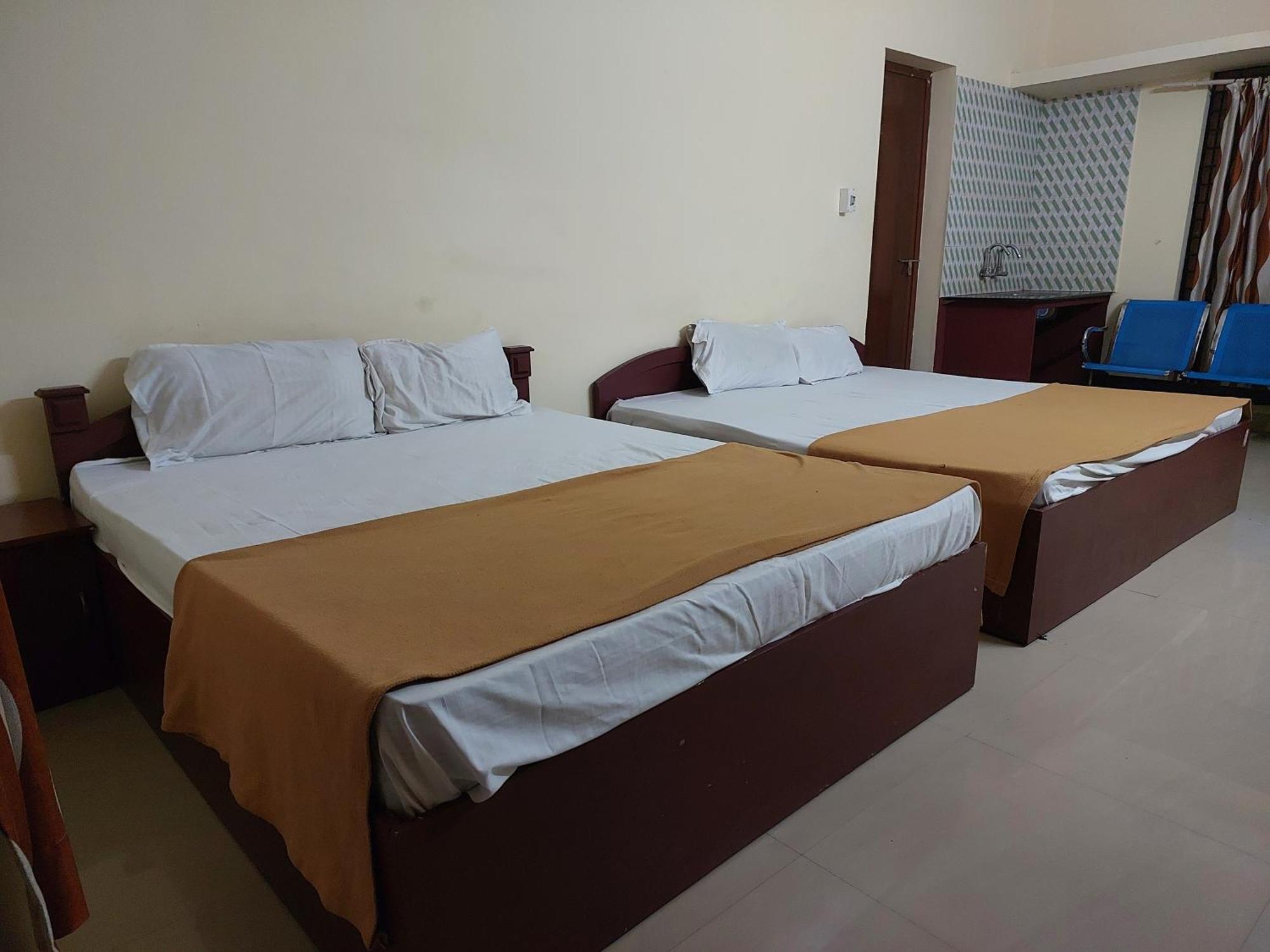 Adhithya Apartments Guruvāyūr Dış mekan fotoğraf