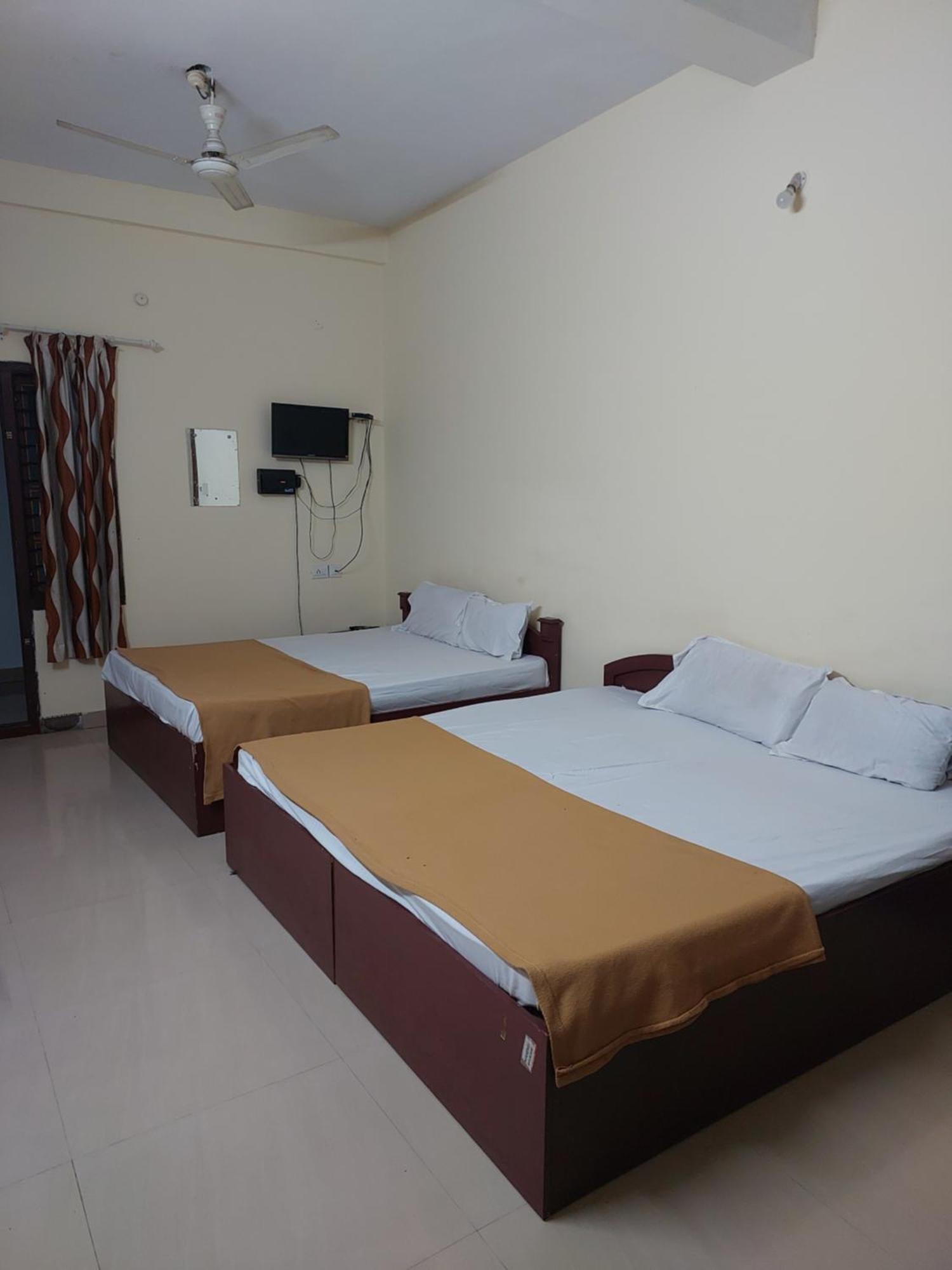 Adhithya Apartments Guruvāyūr Dış mekan fotoğraf