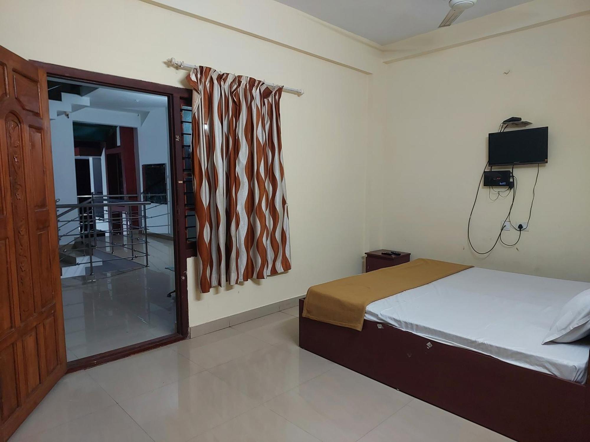 Adhithya Apartments Guruvāyūr Dış mekan fotoğraf