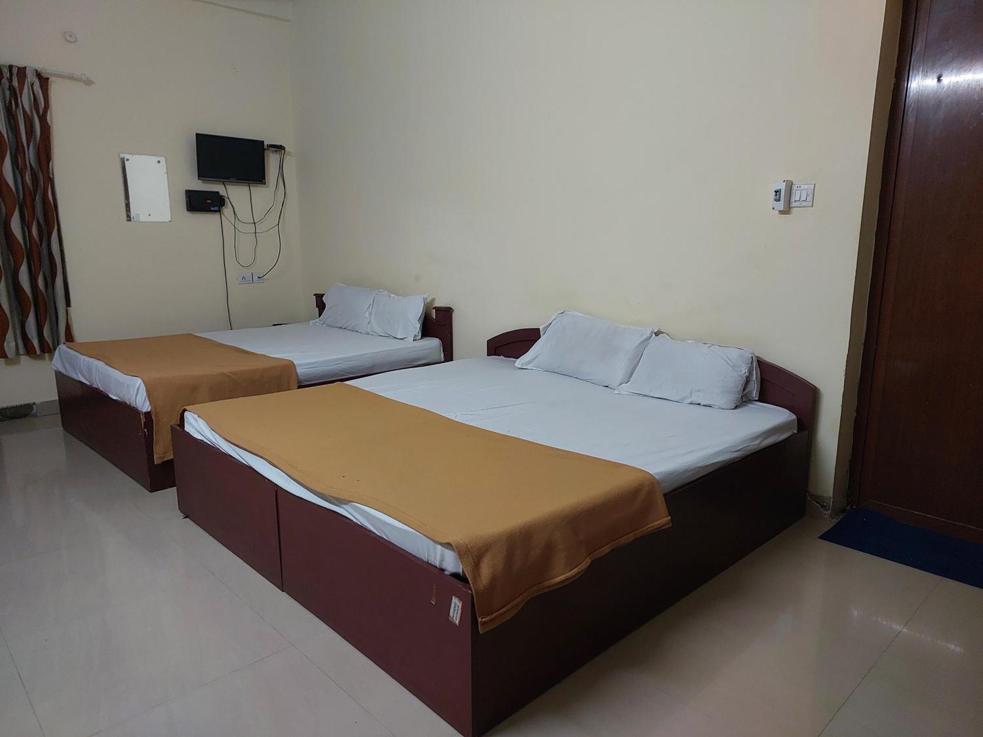Adhithya Apartments Guruvāyūr Dış mekan fotoğraf
