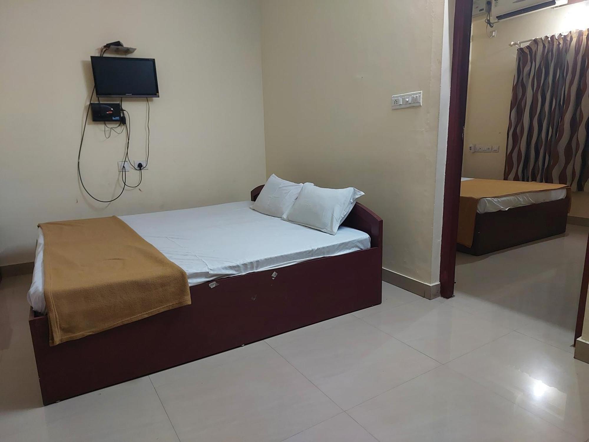 Adhithya Apartments Guruvāyūr Dış mekan fotoğraf