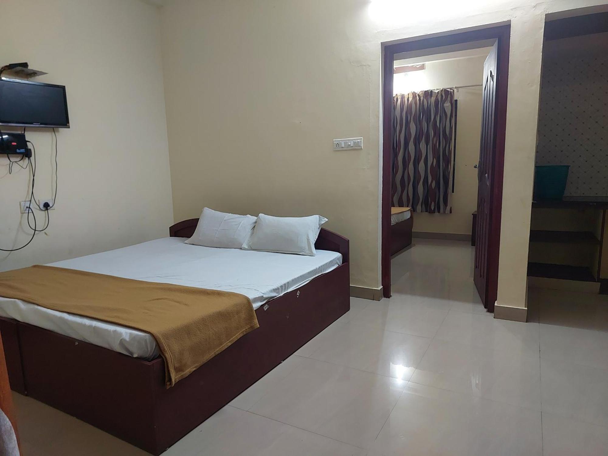 Adhithya Apartments Guruvāyūr Dış mekan fotoğraf