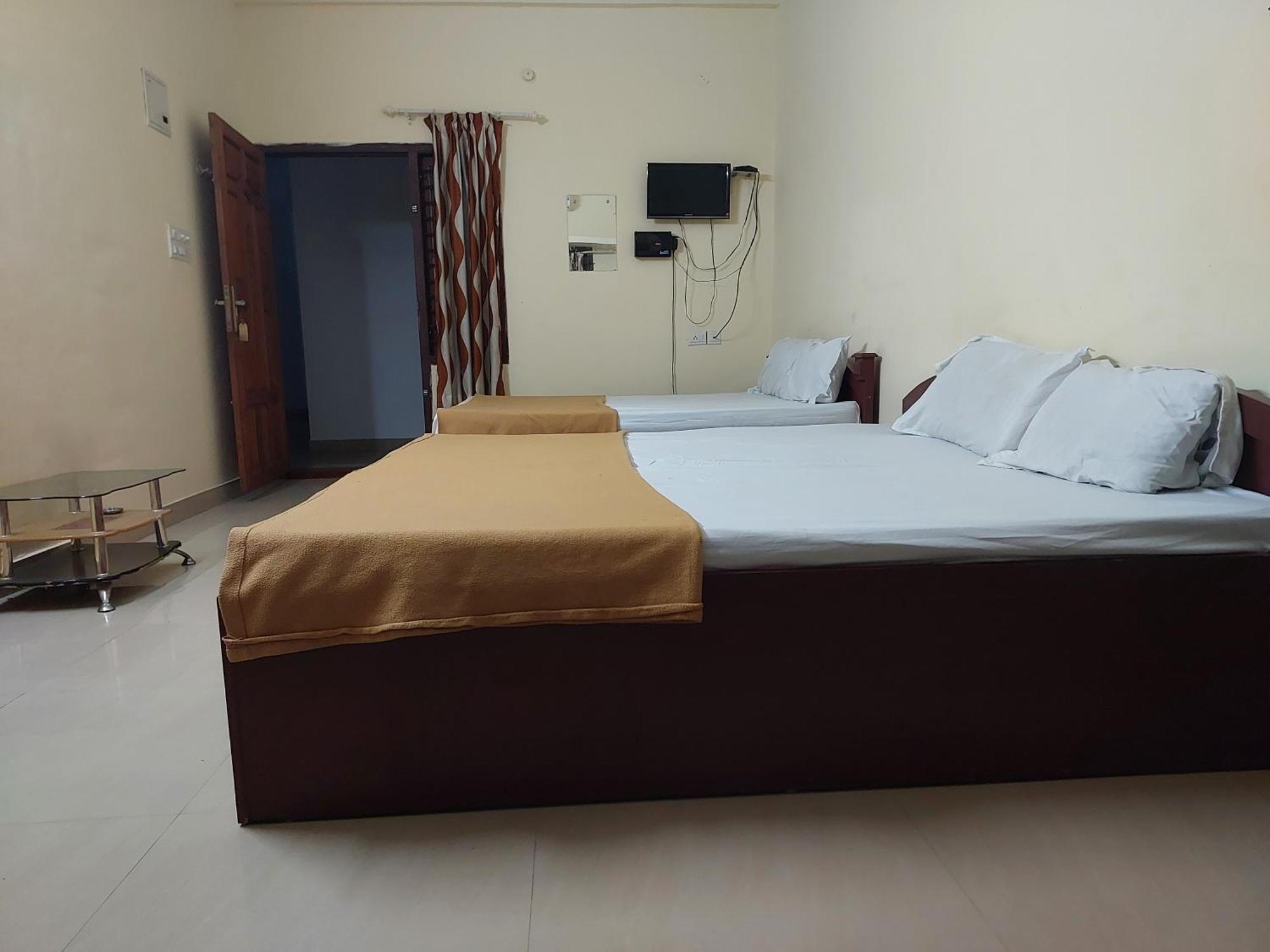 Adhithya Apartments Guruvāyūr Dış mekan fotoğraf